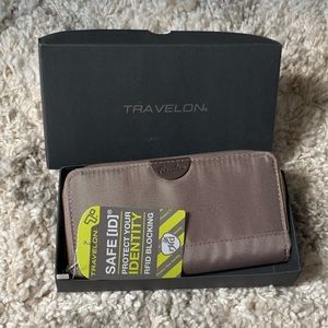Travelon RFID Blocking Wallet Clutch NWT